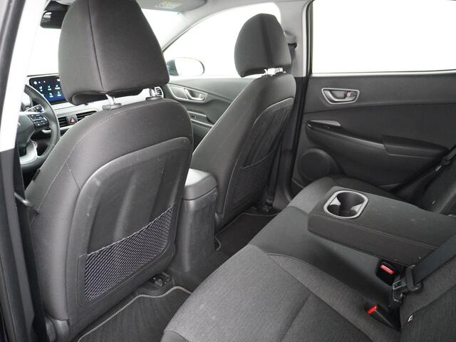 Hyundai Kona EV 64kWh Camera Apple Carplay/Android Auto Navi Adaptive Cruise Camera HUD Trekhaak Pdc-V+A 17"LM Lane Assist Blind Spot Monitor FCA Keyless Led Etms systeem Forward Collision-Avoidance Assist Highway assist sys Origineel NLse auto, garantie op accu 06-0