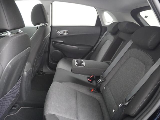 Hyundai Kona EV 64kWh Camera Apple Carplay/Android Auto Navi Adaptive Cruise Camera HUD Trekhaak Pdc-V+A 17"LM Lane Assist Blind Spot Monitor FCA Keyless Led Etms systeem Forward Collision-Avoidance Assist Highway assist sys Origineel NLse auto, garantie op accu 06-0