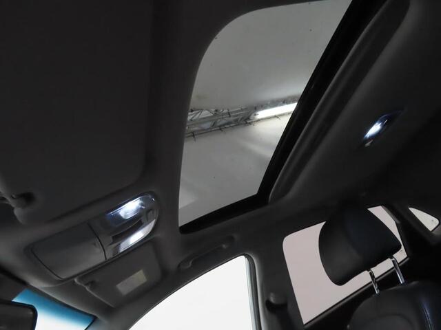 Hyundai Kona EV PREMIUM 64 KWH I SCHUIFDAK I AUTOMAAT I APPLE CARPLAY I ACHTERUITRIJCAMERA I WARMTEPOMP