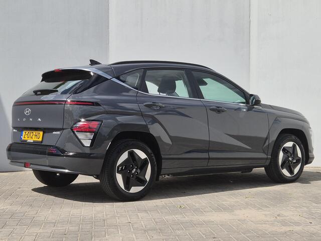 Hyundai Kona Electric Comfort Limited 65.4 kWh Automaat / Origineel NL / Apple Carplay Android Auto / Achteruitrijcamera / Adaptief CC / Climate control / Keyless Entry/Start / Navigatie / Lichtmetalen wielen 17" /