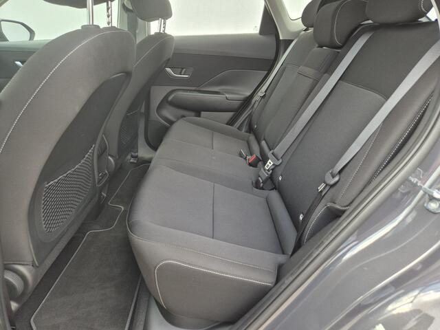 Hyundai Kona Electric Comfort Limited 65.4 kWh Automaat / Origineel NL / Apple Carplay Android Auto / Achteruitrijcamera / Adaptief CC / Climate control / Keyless Entry/Start / Navigatie / Lichtmetalen wielen 17" /
