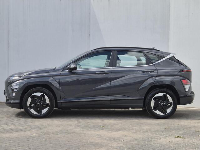 Hyundai Kona Electric Comfort Limited 65.4 kWh Automaat / Origineel NL / Apple Carplay Android Auto / Achteruitrijcamera / Adaptief CC / Climate control / Keyless Entry/Start / Navigatie / Lichtmetalen wielen 17" /