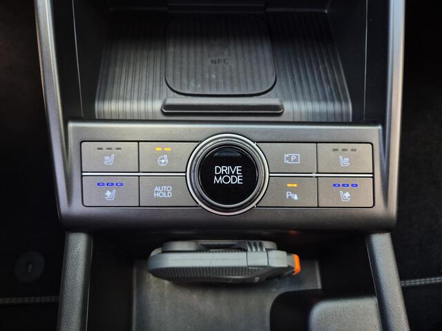 Hyundai Kona Electric Premium 65.4 kWh Automaat / HUD / Allseason banden / Bose Audio Systeem / Stuur-, Stoel en Achterbankverwarming / Adaptief CC / Stoelventilatie / Elektrische achterklep / Ronomzicht camera /