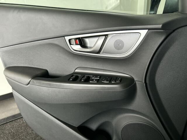 Hyundai Kona EV Premium 64 kWh | Lak in nieuwstaat! | Schuif/kanteldak | Lederen bekleding | Geventileerde en verwambare stoelen