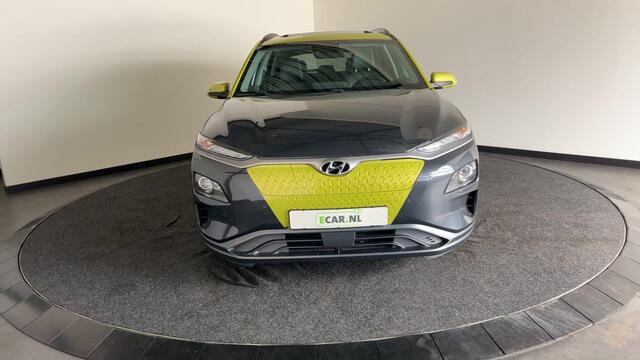 Hyundai Kona EV Premium 64 kWh | Lak in nieuwstaat! | Schuif/kanteldak | Lederen bekleding | Geventileerde en verwambare stoelen