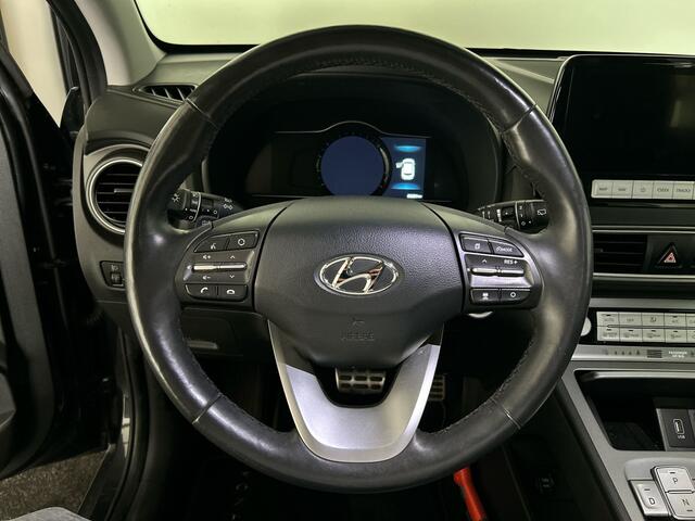 Hyundai Kona EV Premium 64 kWh | Lak in nieuwstaat! | Schuif/kanteldak | Lederen bekleding | Geventileerde en verwambare stoelen