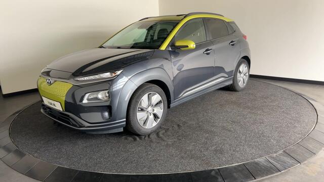 Hyundai Kona EV Premium 64 kWh | Lak in nieuwstaat! | Schuif/kanteldak | Lederen bekleding | Geventileerde en verwambare stoelen