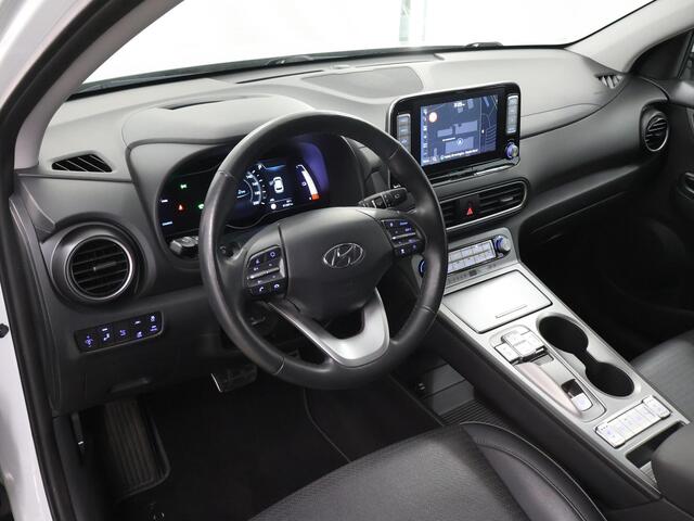 Hyundai Kona EV Premium 64 kWh | Navigatie | Parkeercamera | Climate Control | Stoelkoeling&Verwarming | Cruise Control Adaptief |