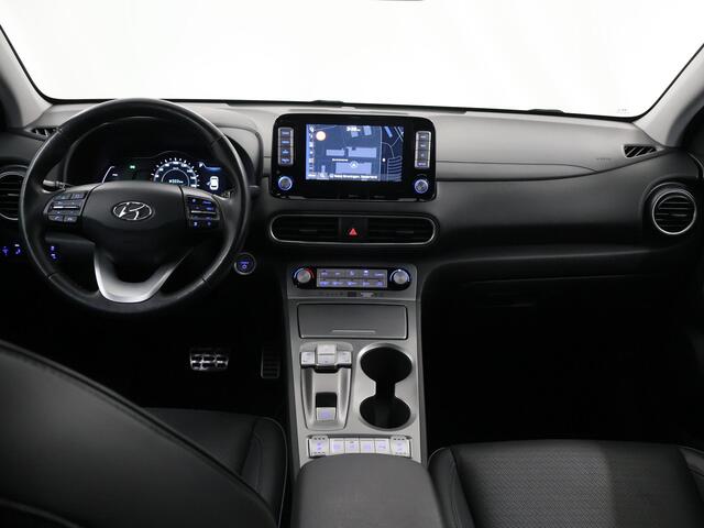 Hyundai Kona EV Premium 64 kWh | Navigatie | Parkeercamera | Climate Control | Stoelkoeling&Verwarming | Cruise Control Adaptief |