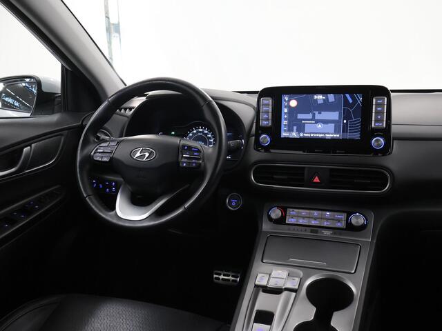 Hyundai Kona EV Premium 64 kWh | Navigatie | Parkeercamera | Climate Control | Stoelkoeling&Verwarming | Cruise Control Adaptief |