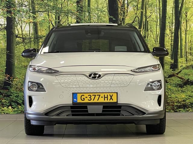 Hyundai Kona EV Premium 64 kWh | Schuif/Kanteldak | Adaptieve Cruise Control | Achteruitrijcamera | Keyless Go/Entry | Apple Carplay/Android Auto | Parkeersensoren | Lane Assist | KRELL |