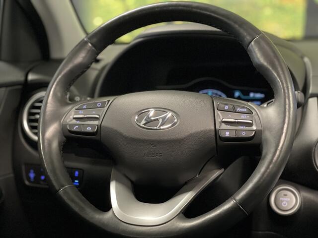 Hyundai Kona EV Premium 64 kWh | Schuif/Kanteldak | Adaptieve Cruise Control | Achteruitrijcamera | Keyless Go/Entry | Apple Carplay/Android Auto | Parkeersensoren | Lane Assist | KRELL |