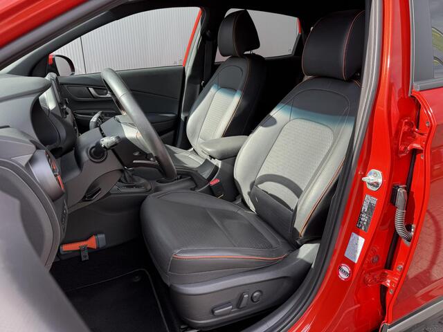Hyundai Kona 1.0T Premium / 1e eig / Nieuwstaat / 18" / Lederen Bekleding / Stoel ventilatie en verwarming / Complete onderhouds historie bekend /