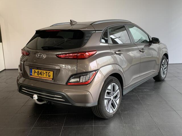 Hyundai Kona EV Premium 64 kWh NAVIGATIE | TREKHAAK | ACHTERUITRIJCAMERA | LEDEREN BEKLEDING