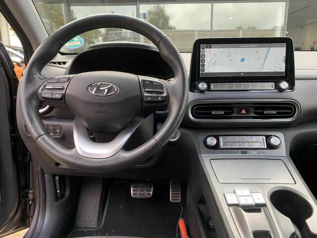 Hyundai Kona EV Premium 64 kWh NAVIGATIE | TREKHAAK | ACHTERUITRIJCAMERA | LEDEREN BEKLEDING