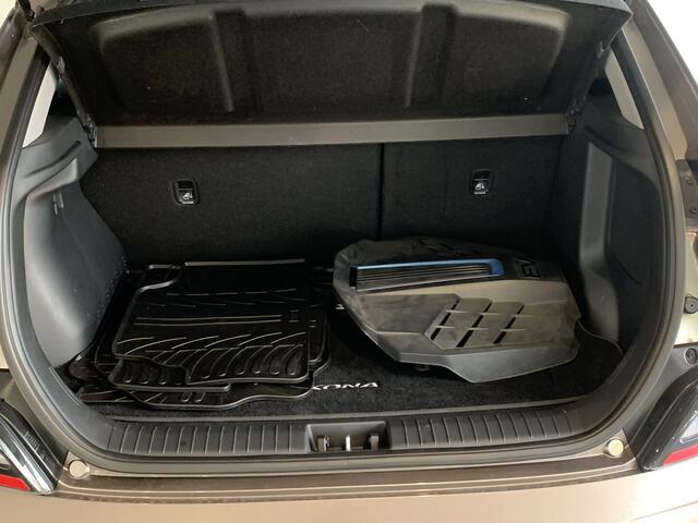 Hyundai Kona EV Premium 64 kWh NAVIGATIE | TREKHAAK | ACHTERUITRIJCAMERA | LEDEREN BEKLEDING