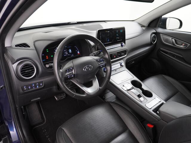 Hyundai Kona Electric EV Premium 64kWh Leer HUD Warmtepomp Adap.Cruise Apple Carplay Android Auto Navi Ecc Krell®-Hifi Audio Stoel-Stuurverwarming Stoelventilatie Blind-Spot Assistance Lane Assist 1e Eigenaar Origineel Nederlandse Auto
