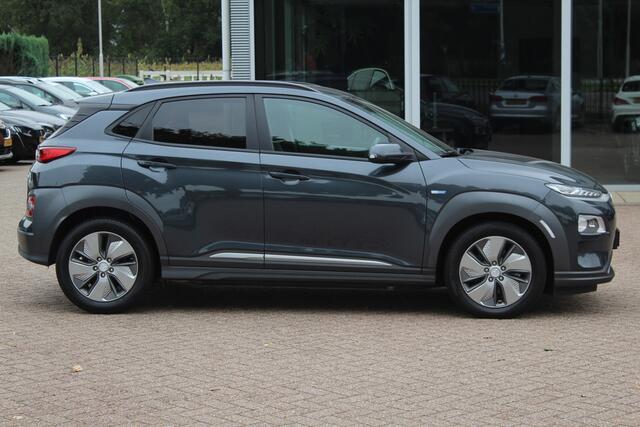 Hyundai Kona EV Premium 64 kWh / Camera / Leder / Head-up / 18'' / Navigatie / Stuur+Stoelverwarming / Keyless / KRELL Audio / DAB / ACC