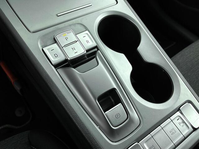 Hyundai Kona EV Fashion 64 kWh | Warmte pomp | Navigatie | Dodehoek detectie | Parkeersensor achter | Apple Carplay Android Auto |
