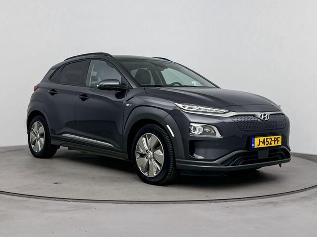 Hyundai Kona EV Premium 64 kWh | Stoel verwarming en ventilatie | Navigatie en Apple Carplay Android auto | Stuurwiel verwarming | Soh 96,8% |