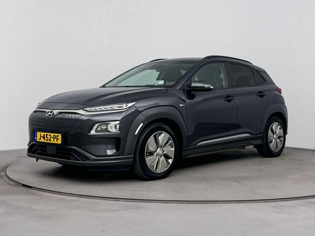 Hyundai Kona EV Premium 64 kWh | Stoel verwarming en ventilatie | Navigatie en Apple Carplay Android auto | Stuurwiel verwarming | Soh 96,8% |