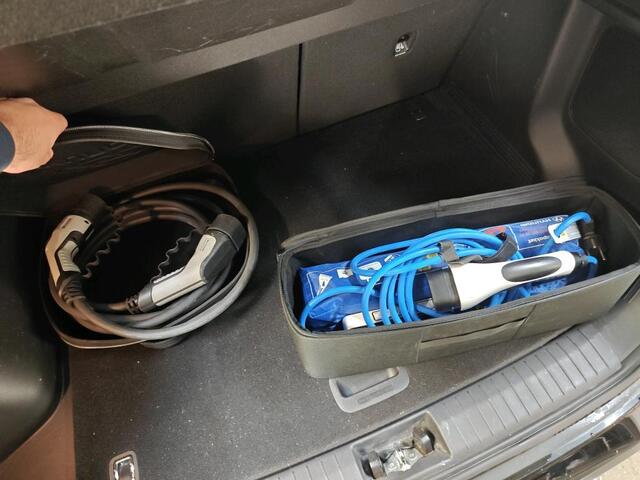 Hyundai Kona EV Fashion 64 kWh | Trekhaak | Navi | Carplay |