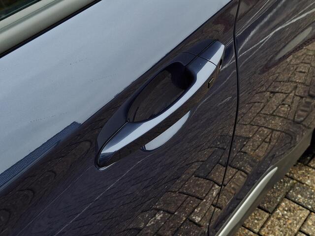 Hyundai Kona EV Fashion 64 kWh | Apple Carplay/Android Auto | Head-up display | Lichtmetalen velgen | Climate control | Achteruitrijcamera |