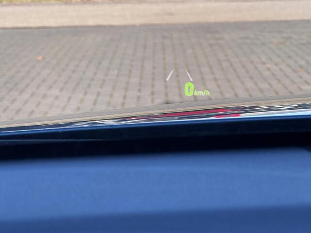 Hyundai Kona EV Fashion 64 kWh Automaat / Dealer onderhouden / Accu SoH 100% / HUD / Navigatie / Achteruitrijcamera / Apple Carplay Android / 17" LM wielen / Winterwielen tegen meerprijs ¤ 499 /