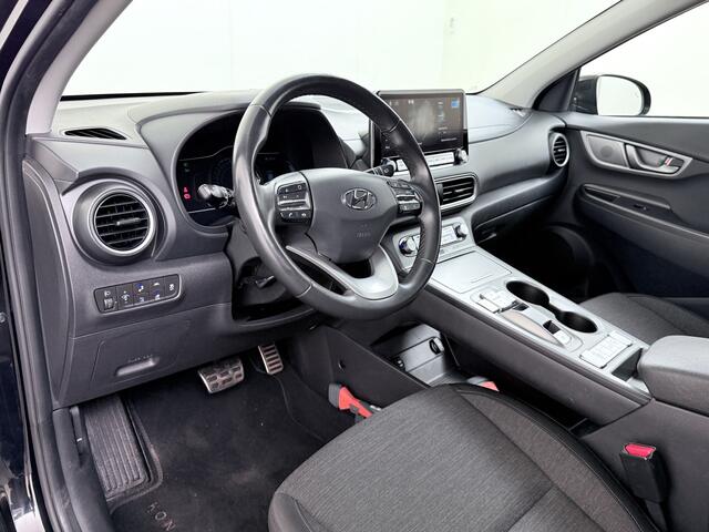 Hyundai Kona EV Fashion 64kWh SOH 100% Warmtepomp Head Up Display Adap.Cruise Navi Ecc Camera Apple Carplay Android Auto Pdc Lane Assist Dodehoekwaarschuwing Keyless Privacy Glas DAB FCA 1e Eigenaar Origineel Nederlandse Auto