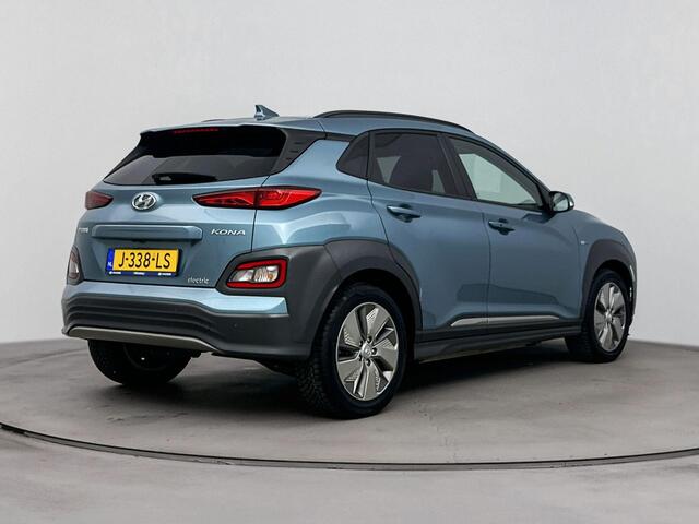 Hyundai Kona EV Fashion 64 kWh | Stoelverwarming | Parkeersensoren achter | Soh 96% | Navigatie |