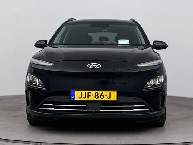 Hyundai Kona EV Fashion 64 kWh | Apple Carplay/Android Auto | Parkeer sensoren voor en achter | Elektrisch verstelbare bestuurdersstoel | Warmte pomp | Soh 97,5% |
