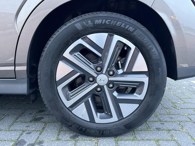 Hyundai Kona EV Fashion 64 kWh | 3-Fase OBC lader | Adaptieve cruisecontrol | Grootscherm Navigatie | Achteruitrijcamera | Apple Carplay & Android Auto | Head-up display |