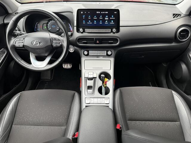 Hyundai Kona EV Fashion Design 64 kWh / Eerste Eigenaar / Dealer Onderhouden / Trekhaak / SOH 100% / Head-Up Display / Adaptive Cruise / Stoel Verwarming / Achteruitrij Camera / Keyless /