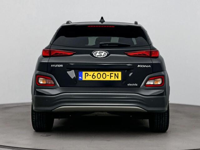 Hyundai Kona EV Comfort Smart 64 kWh | Navigatie met Apple Carplay/Android Auto | Warmtepomp | Stoel en stuurwiel verwarming | climate control | Soh 95,3% |