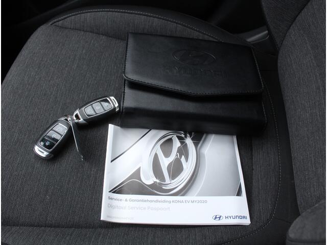 Hyundai Kona EV Fashion 64 kWh CLIMATE | CAMERA | DAB | CARPLAY | ADAPCRUISE | LED | NAVI | LMV17