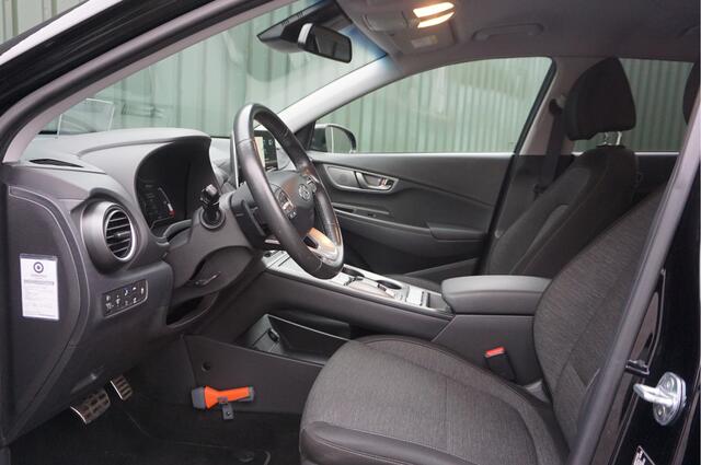 Hyundai Kona EV 64 kWh + 450km. Actieradius/ Camera/ Navi/ Carplay/ Keyless/ HUD/ 3 fasen/ Garantie!