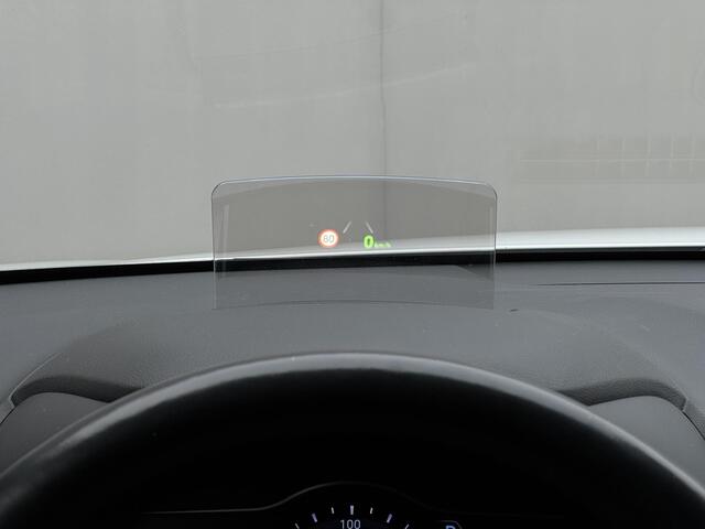 Hyundai Kona EV Premium 64 kWh Automaat / Accu SoH 98,8% / HUD / Adaptieve CC / Elektr. stoelen / Stoelventilatie / Stuur-, stoel- en achterbankverwaming / Apple Carplay Android / Navigatie / Dode Hoek /