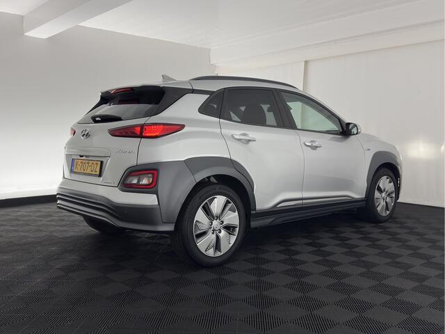 Hyundai Kona EV Fashion 64 kWh (3-Fase) {SOH-100%} (INCL-BTW) Aut * HEATPUMP | NAVI-FULLMAP | LEATHER-FABRIC | KEYLESS | CAMERA | DAB | ECC | PDC | ADAPTIVE-CRUISE | LANE-ASSIST | HEATED SEATS | PRIVACY-GLASS | HEAD-UP | SHIFT-PADDLES | 17"A