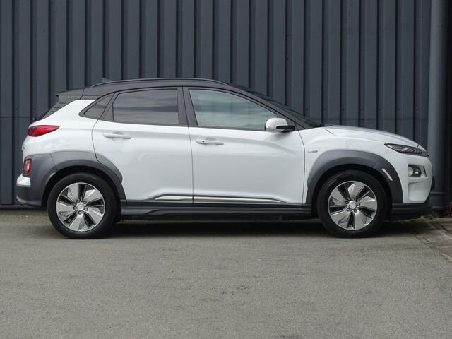 Hyundai Kona EV Premium 64 kWh LED | Stoelkoeling | HUD | pdc