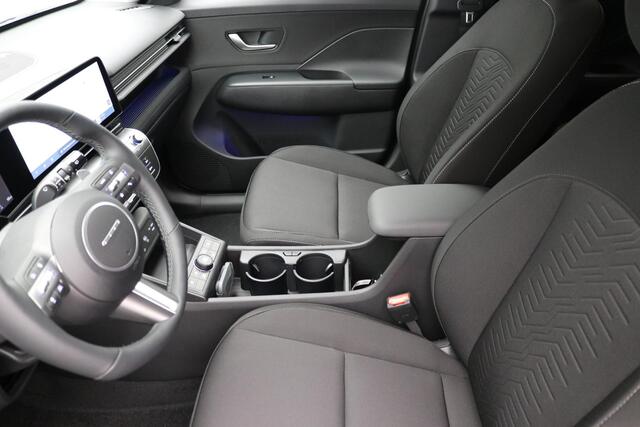 Hyundai Kona Electric Comfort Smart 65.4 kWh / 100% SoH / Warmtepomp / 3-Fase Laden / 1ste eigenaar / HUD / Achteruitrijcamera / Stoel en Stuurverwarming / Elektrische Achterklep / Apple Carplay & Android Auto / Keyless Entry / Fabrieksgarantie tot 24-11-2029 /
