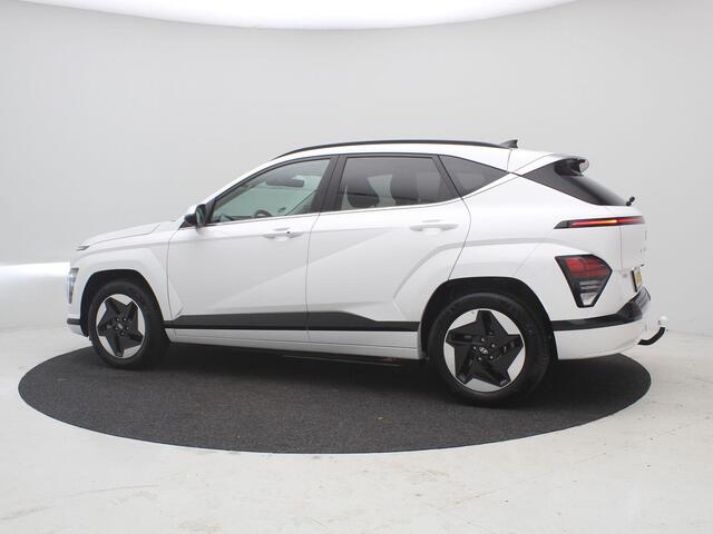 Hyundai Kona Electric Comfort Smart 65.4 kWh / 100% SoH / Warmtepomp / 3-Fase Laden / 1ste eigenaar / HUD / Achteruitrijcamera / Stoel en Stuurverwarming / Elektrische Achterklep / Apple Carplay & Android Auto / Keyless Entry / Fabrieksgarantie tot 24-11-2029 /