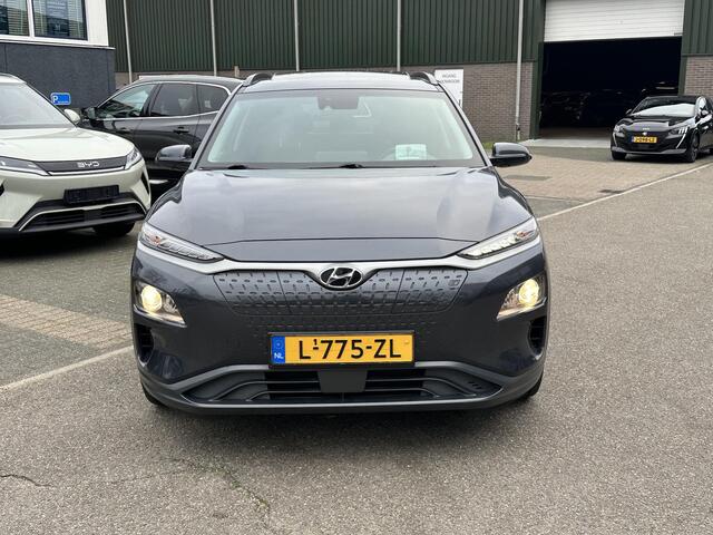 Hyundai Kona EV Fashion 64 kWh VAN: 19.900,- VOOR: 17.877,- UW EINDEJAARSVOORDEEL: 2.023,- | DEALER ONDERHOUDEN | ZEER NETTE AUTO.
