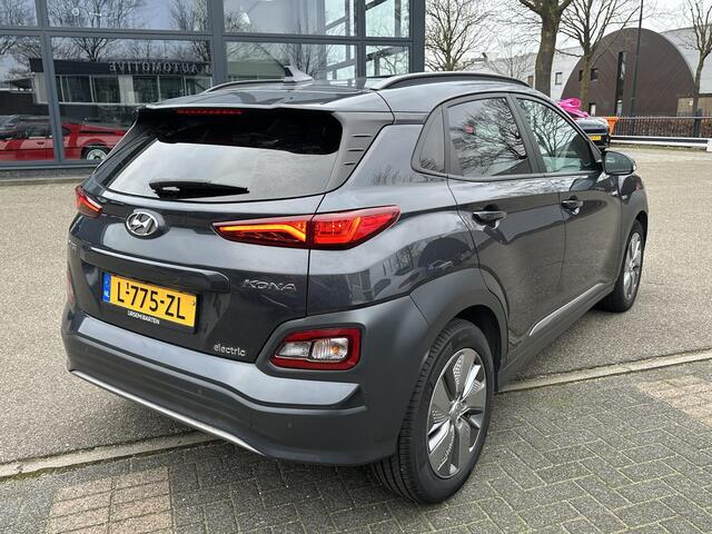 Hyundai Kona EV Fashion 64 kWh VAN: 19.900,- VOOR: 17.877,- UW EINDEJAARSVOORDEEL: 2.023,- | DEALER ONDERHOUDEN | ZEER NETTE AUTO.