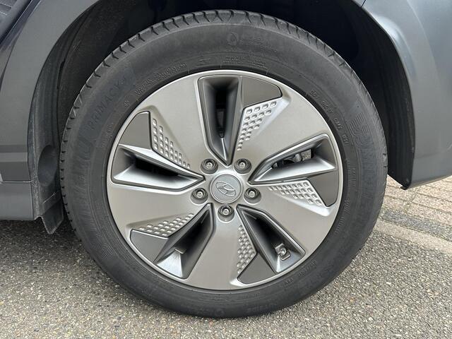 Hyundai Kona EV Fashion 64 kWh VAN: 19.900,- VOOR: 17.877,- UW EINDEJAARSVOORDEEL: 2.023,- | DEALER ONDERHOUDEN | ZEER NETTE AUTO.