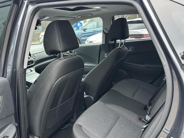 Hyundai Kona EV Fashion 64 kWh VAN: 19.900,- VOOR: 17.877,- UW EINDEJAARSVOORDEEL: 2.023,- | DEALER ONDERHOUDEN | ZEER NETTE AUTO.