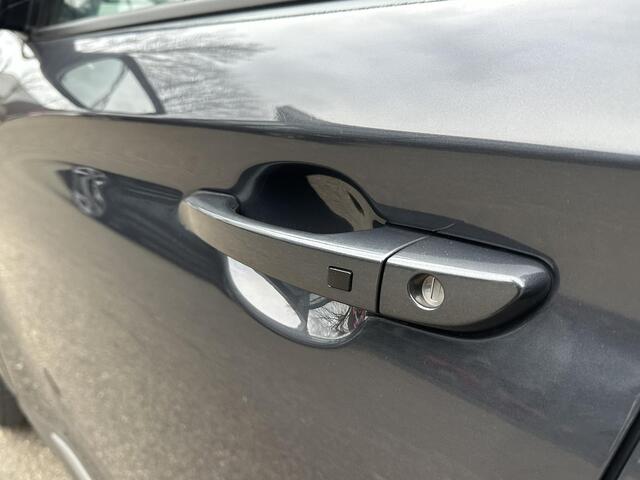 Hyundai Kona EV Fashion 64 kWh VAN: 19.900,- VOOR: 17.877,- UW EINDEJAARSVOORDEEL: 2.023,- | DEALER ONDERHOUDEN | ZEER NETTE AUTO.