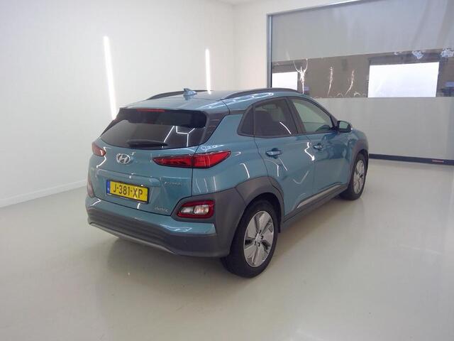 Hyundai Kona EV FASHION 64 KWH I 3 FASE I 100% SOH I TREKHAAK I ALL-IN PRIJS