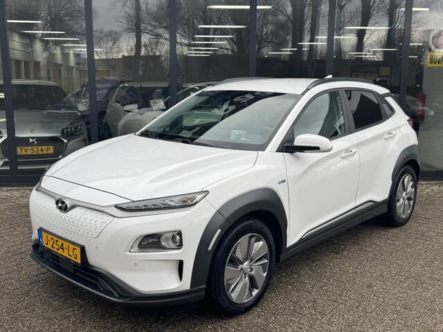 Hyundai Kona EV Premium 64 kWh*Stoelverwarming*Navigatie*Leder*
