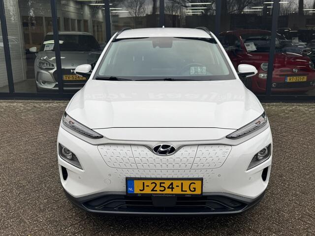 Hyundai Kona EV Premium 64 kWh*Stoelverwarming*Navigatie*Leder*