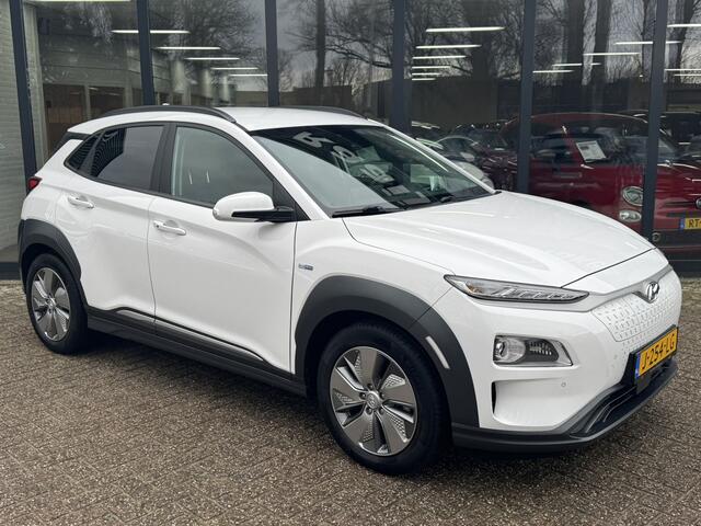 Hyundai Kona EV Premium 64 kWh*Stoelverwarming*Navigatie*Leder*